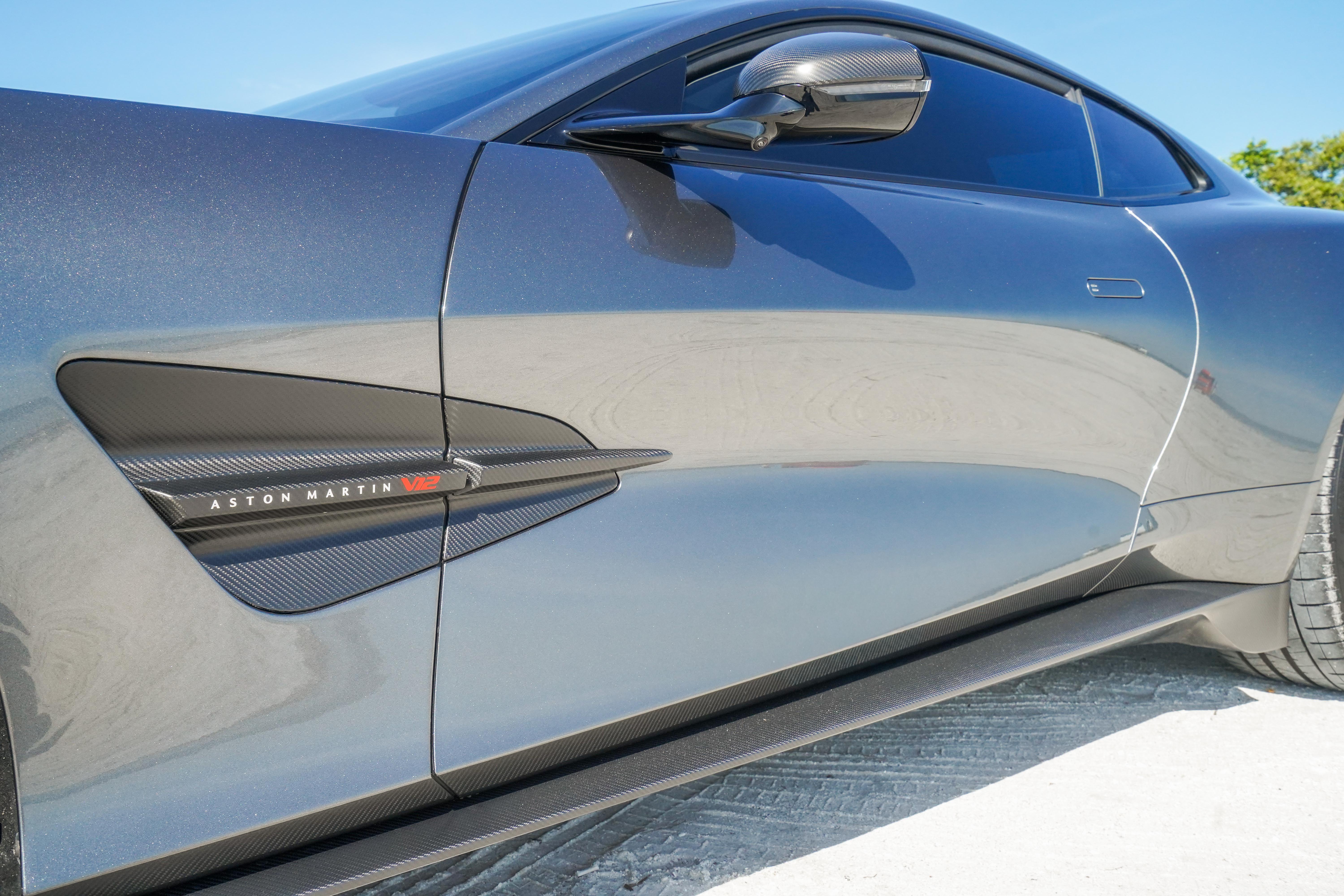 Used 2025 Aston Martin Vanquish RWD image 25