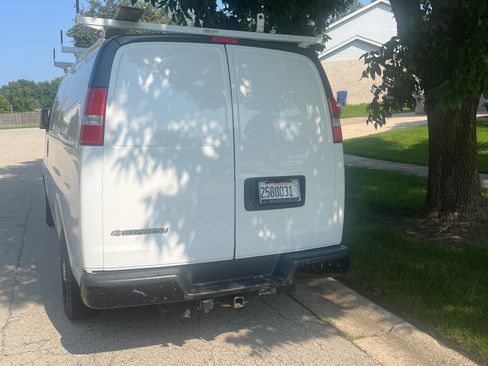 Used 2019 Chevrolet Express 2500 w/ Driver Convenience Package image 5