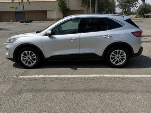 Used 2020 Ford Escape SE FWD image 4