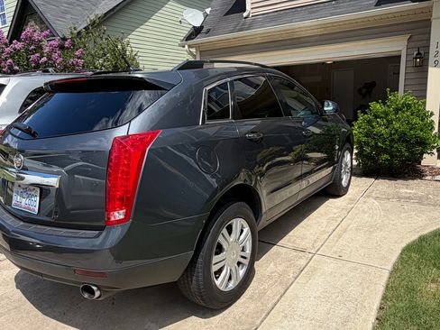 Used 2011 Cadillac SRX 2WD image 2