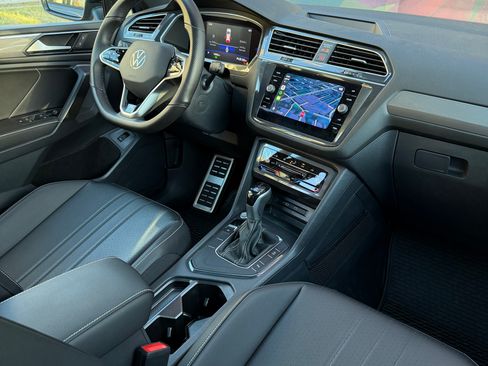 Used 2022 Volkswagen Tiguan SE R-Line image 14