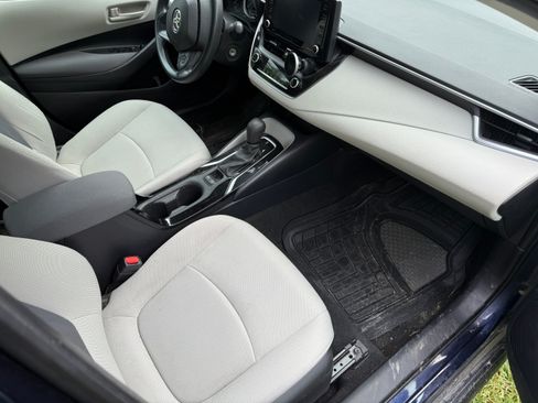 Used 2022 Toyota Corolla LE FWD image 4