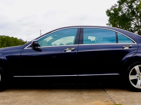 Used 2010 Mercedes-Benz S 550 4MATIC image 1