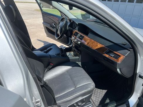 Used 2010 BMW 535i xDrive Wagon image 14