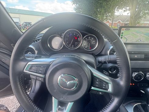 Used 2024 MAZDA MX-5 Miata RF Grand Touring RWD image 12