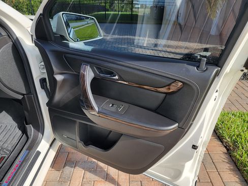 Used 2014 GMC Acadia Denali image 30