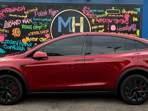 Used 2023 Tesla Model X Plaid image 1