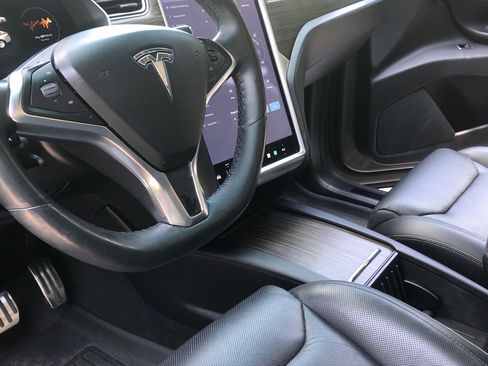 Used 2016 Tesla Model X 75D image 11