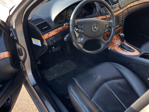 Used 2007 Mercedes-Benz E 350 4MATIC Sedan image 12