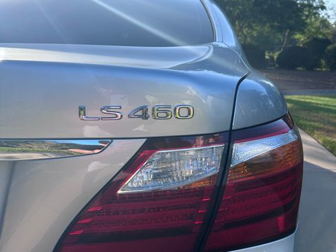 Used 2011 Lexus LS 460 w/ Comfort Pkg RWD image 8