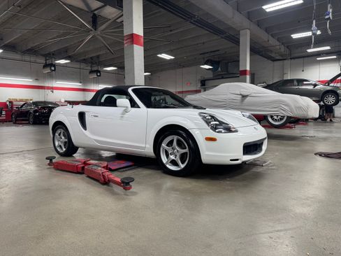Used 2002 Toyota MR2 RWD image 30
