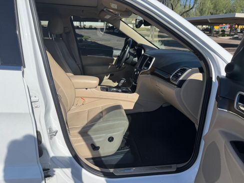 Used 2018 Jeep Grand Cherokee Limited w/ Luxury Group II image 10