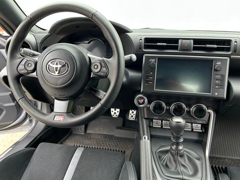 Used 2026 Toyota GR86 Premium w/ ALL Weather Mat Package (TMS) RWD image 13