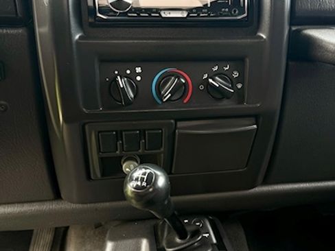Used 1999 Jeep Wrangler SE image 14