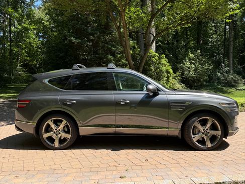 Used 2022 Genesis GV80 3.5T w/ Prestige Package 07 AWD/4WD image 2
