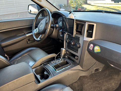 Used 2008 Jeep Grand Cherokee Laredo AWD/4WD image 16