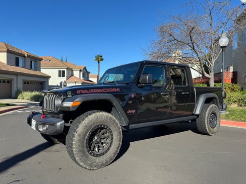 Used 2024 Jeep Gladiator Rubicon w/ Technology Group image 1