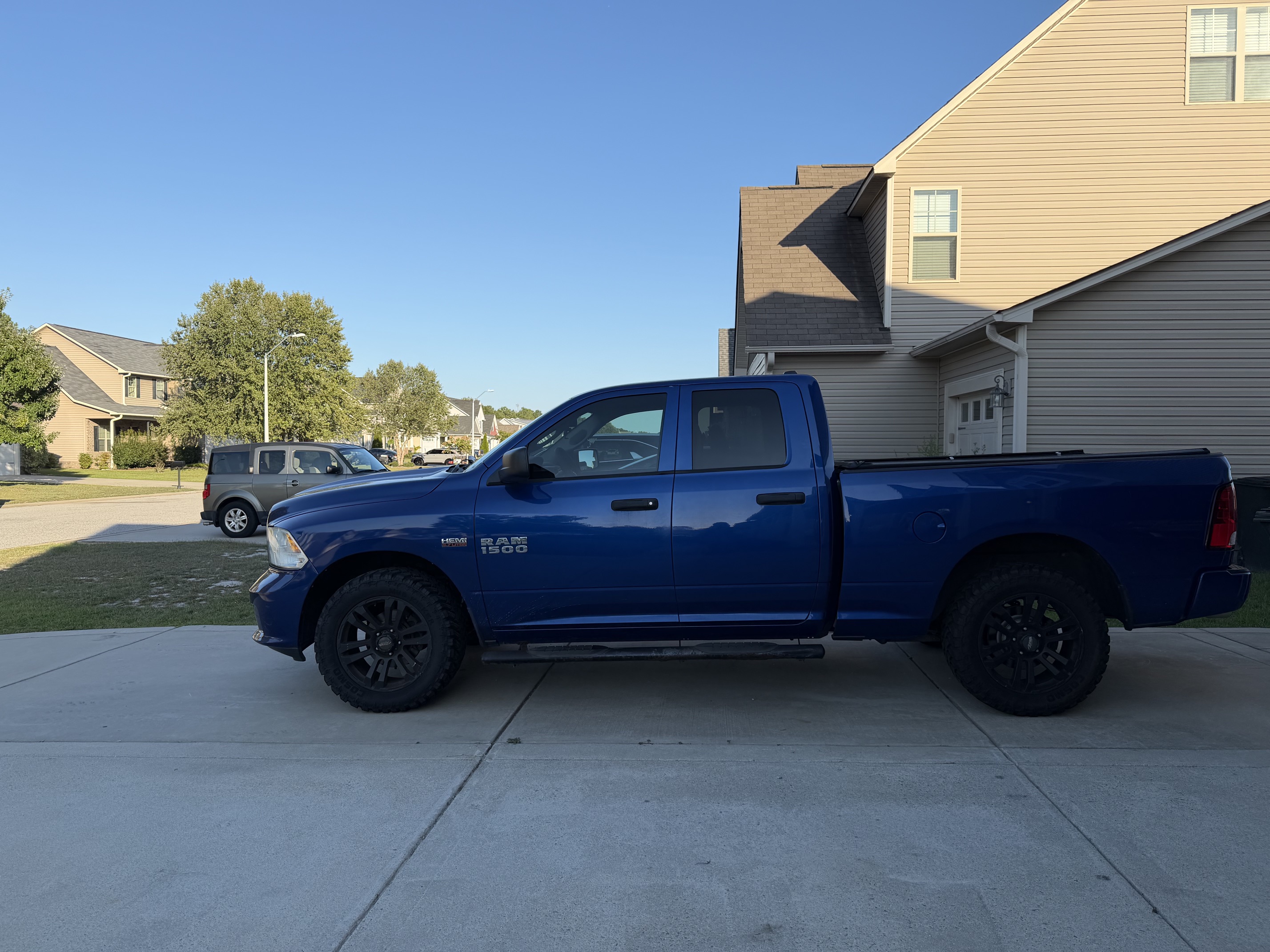 Used 2014 RAM 1500 Express AWD/4WD image 1