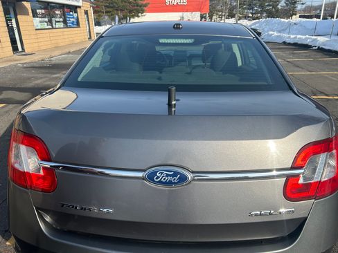 Used 2011 Ford Taurus SEL image 9