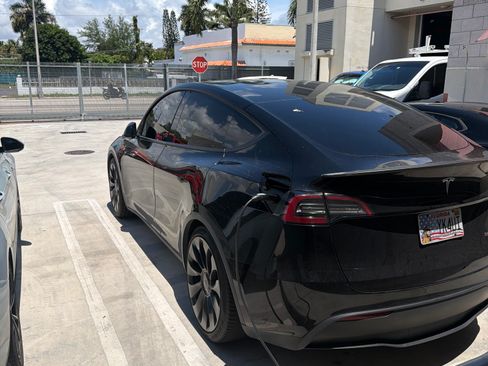 Used 2023 Tesla Model Y Performance AWD/4WD image 2