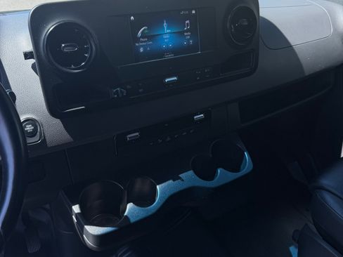 Used 2021 Mercedes-Benz Sprinter 2500 image 13