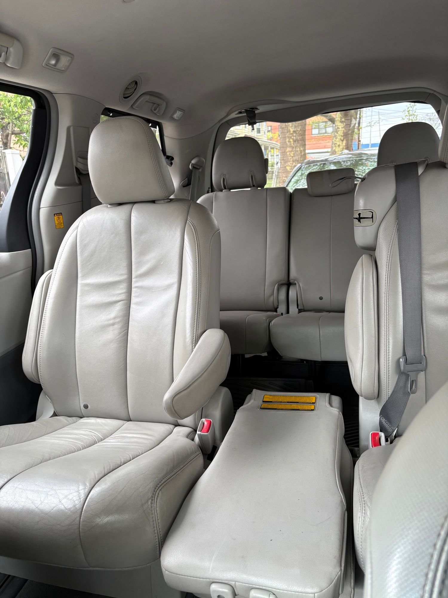 Used 2011 Toyota Sienna XLE w/ Premium Pkg FWD image 5