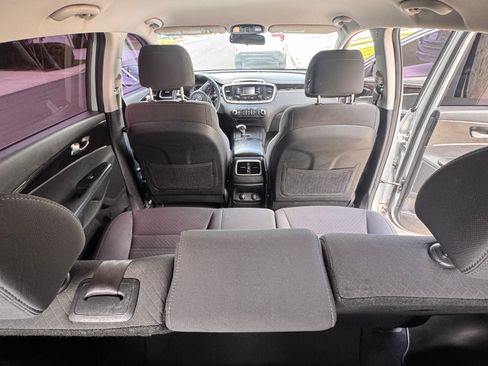 Used 2017 Kia Sorento LX FWD image 8
