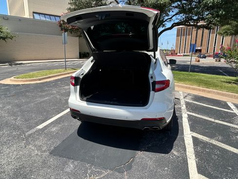 Used 2018 Maserati Levante S image 10