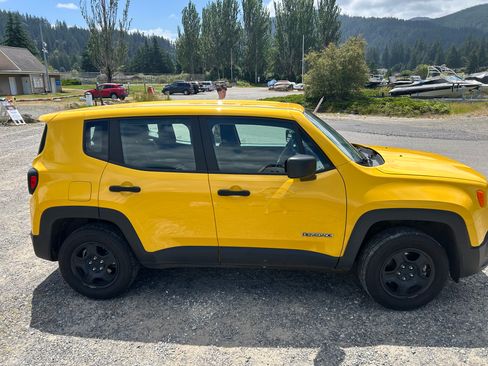 Used 2018 Jeep Renegade Sport w/ Power & Air Group AWD/4WD image 2