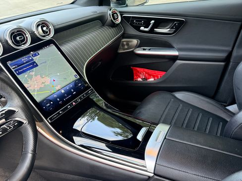 Used 2025 Mercedes-Benz GLC 300 4MATIC image 6
