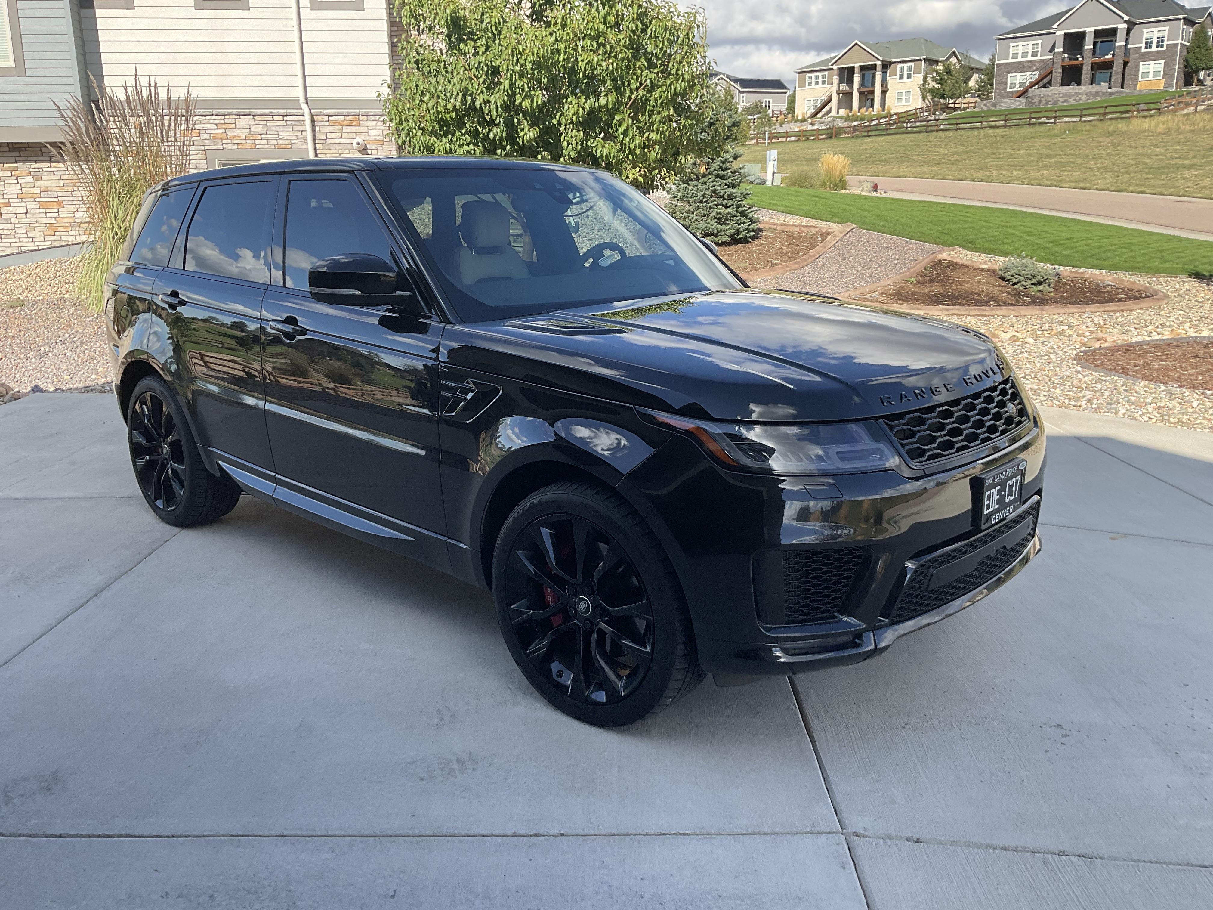 Used 2021 Land Rover Range Rover Sport HST AWD/4WD image 2