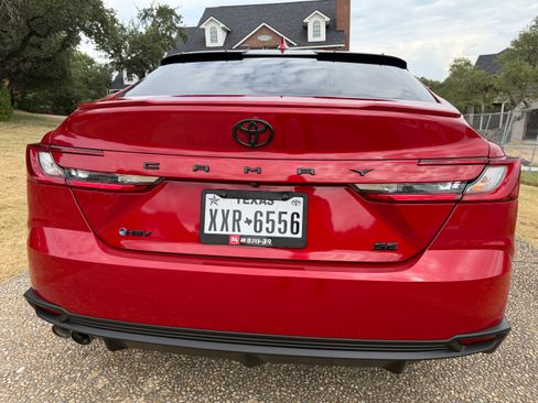 Used 2025 Toyota Camry SE FWD image 6