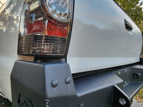 Used 2010 Toyota Tacoma 4x4 Double Cab image 16