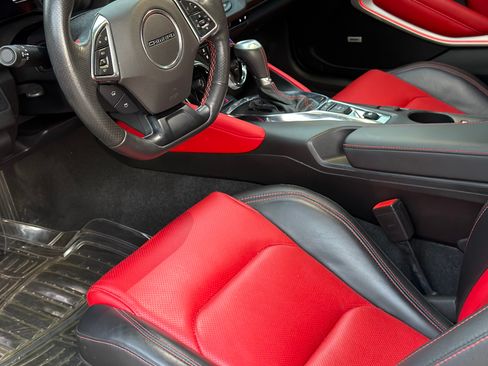 Used 2019 Chevrolet Camaro LT RWD image 11