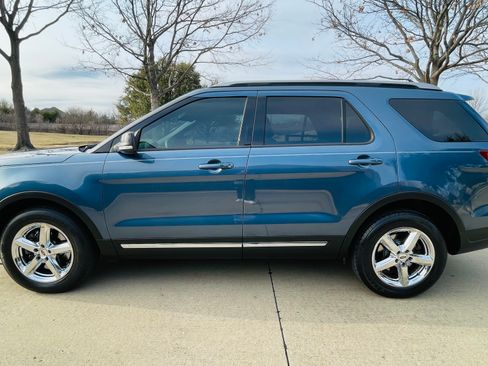 Used 2018 Ford Explorer XLT w/ Equipment Group 201A image 9
