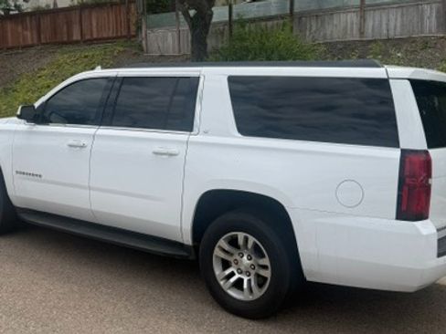 Used 2016 Chevrolet Suburban LT w/ Luxury Package RWD image 4