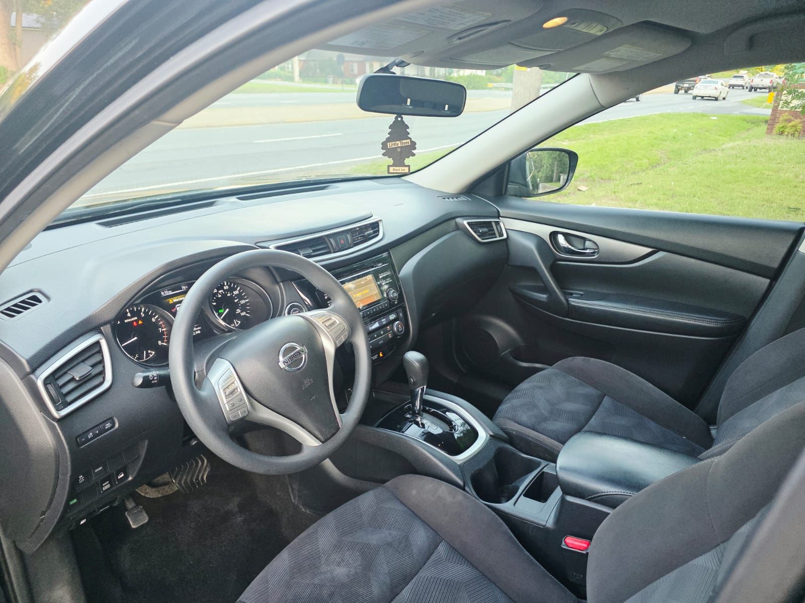 Used 2015 Nissan Rogue SV AWD/4WD image 12