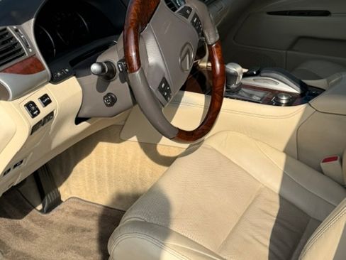 Used 2017 Lexus LS 460 w/ Comfort Package RWD image 10
