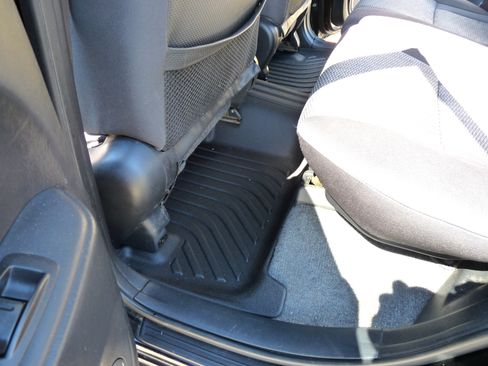 Used 2005 Toyota RAV4 2WD w/ "L" Pkg image 11