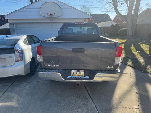 Used 2011 Toyota Tundra 4x4 Double Cab w/ Tow Pkg image 4