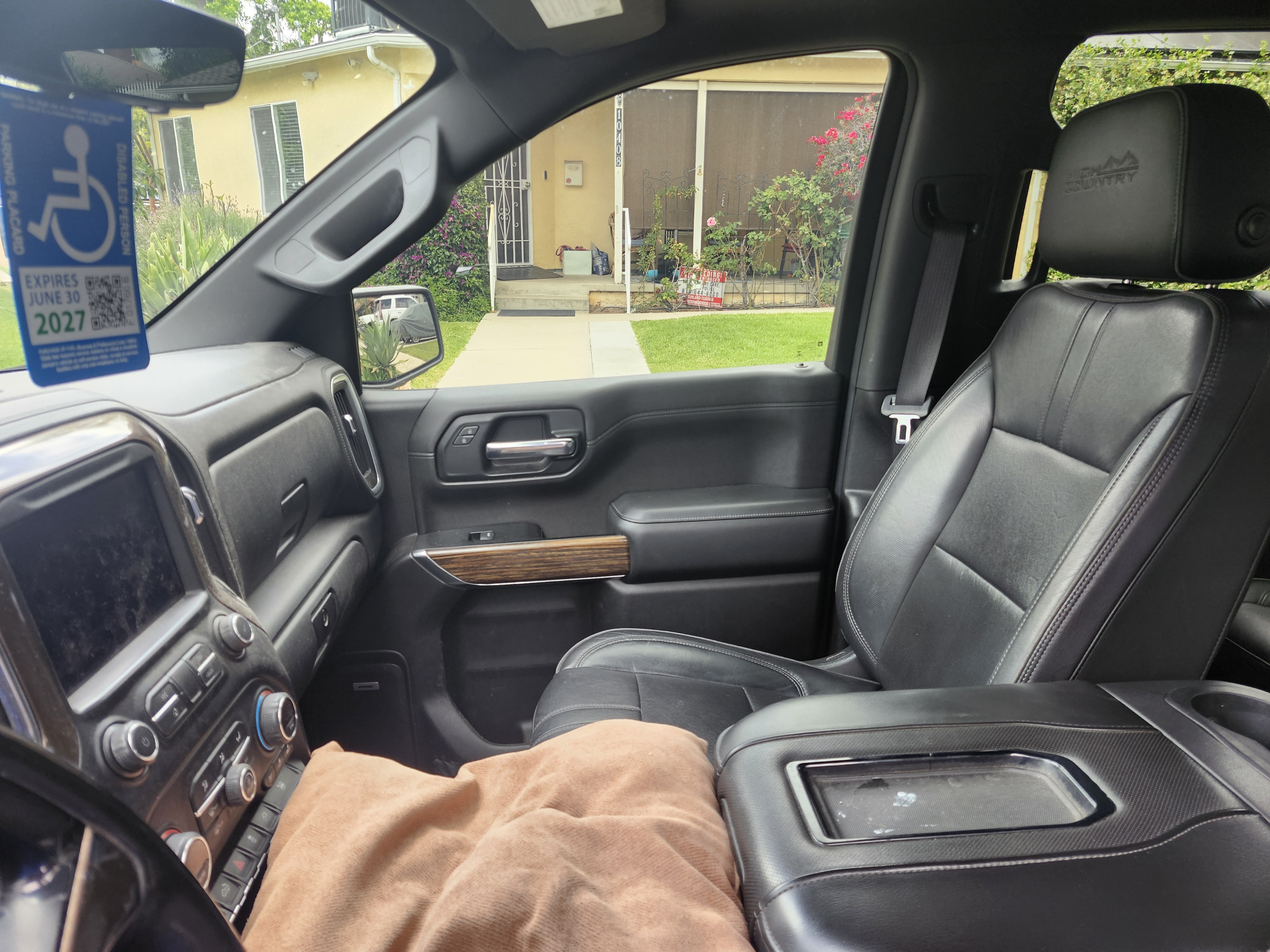 Used 2019 Chevrolet Silverado 1500 High Country w/ Technology Package AWD/4WD image 9