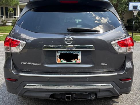 Used 2014 Nissan Pathfinder SL w/ SL Premium Package FWD image 2