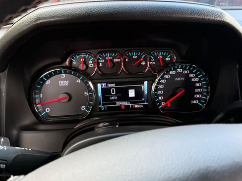 Used 2020 Chevrolet Suburban LT RWD image 2