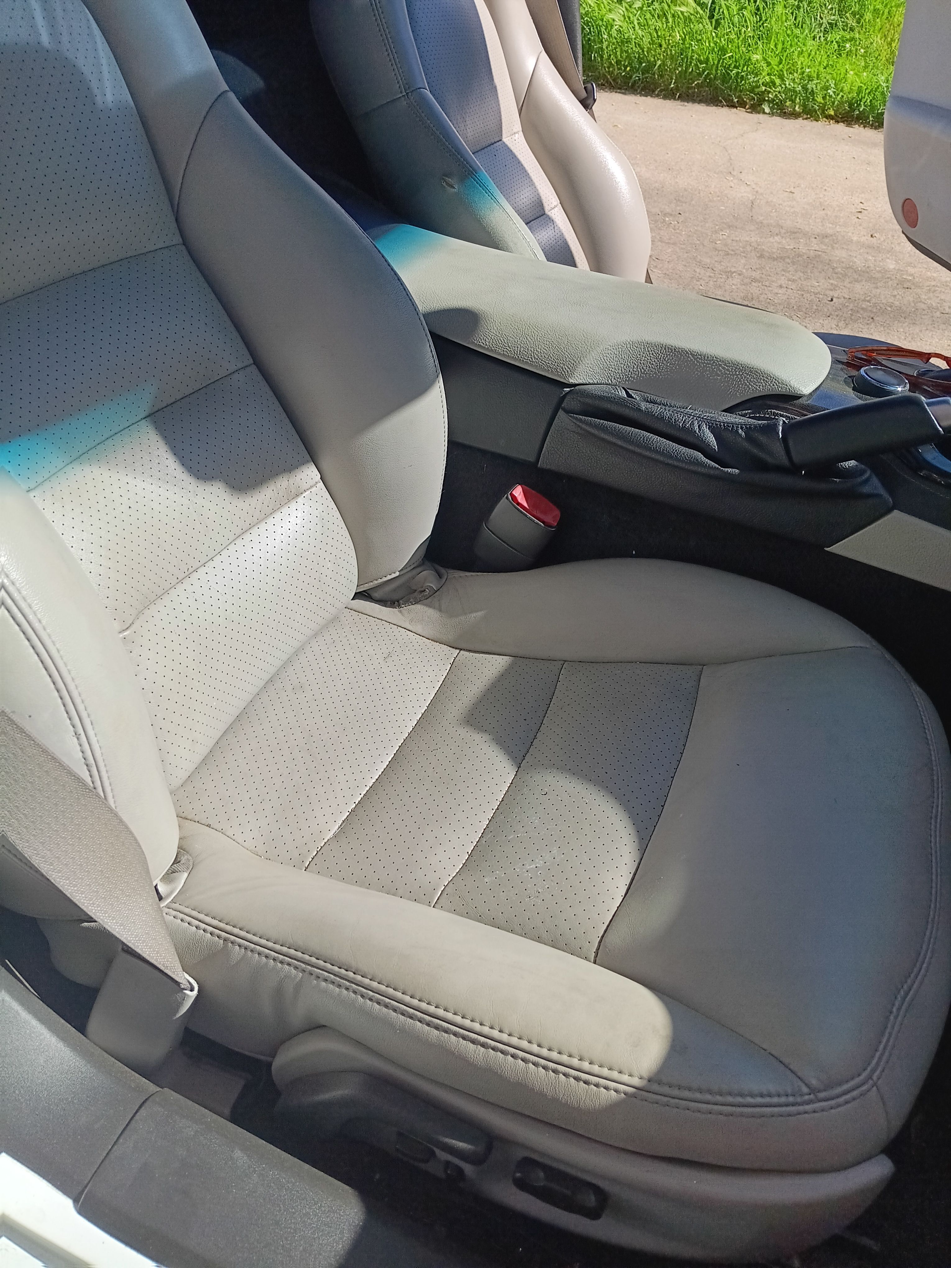Used 2006 Chevrolet Corvette Coupe w/ Preferred Equipment Group RWD image 16