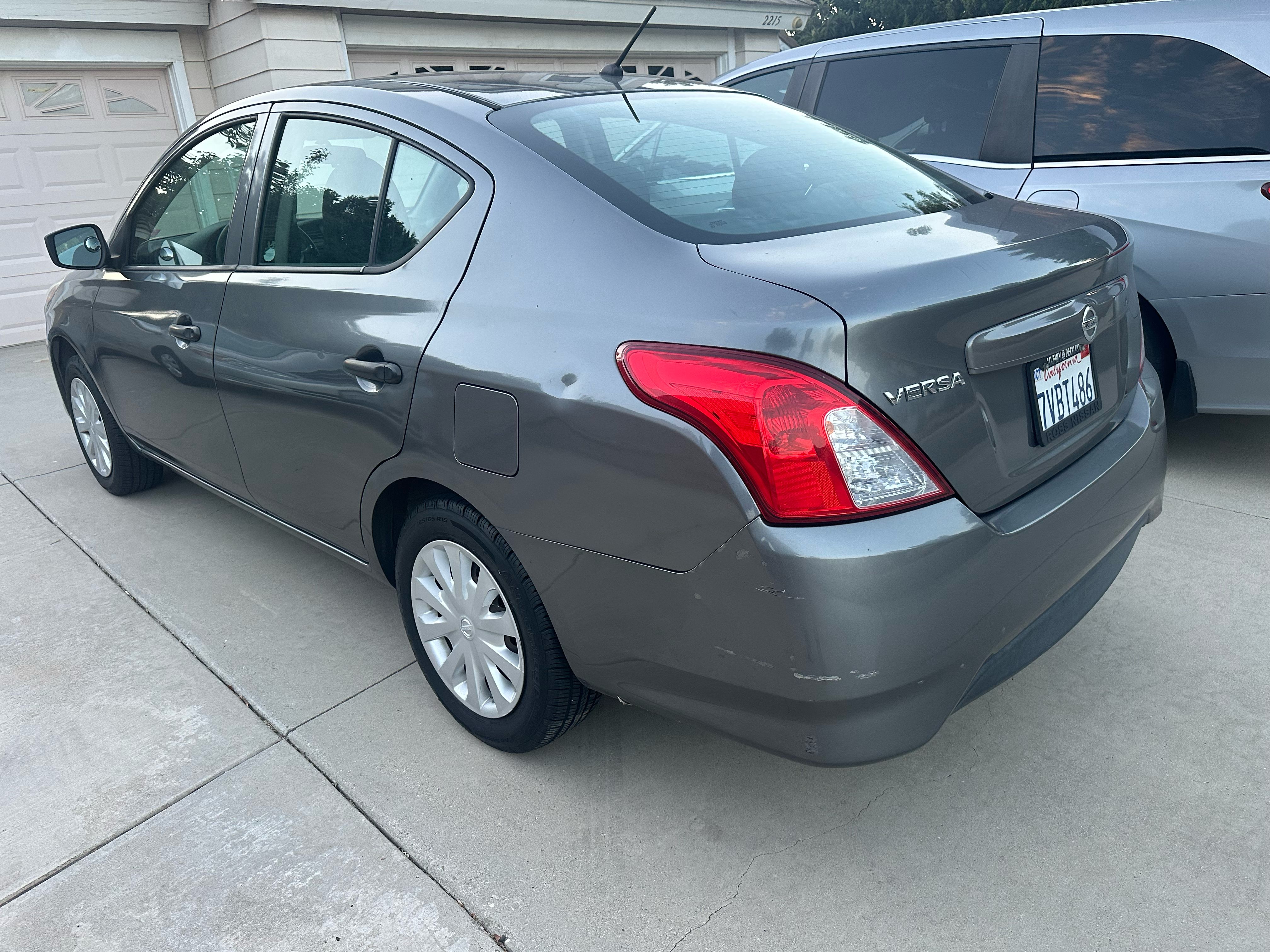 Used 2016 Nissan Versa S FWD image 4