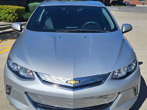 Used 2017 Chevrolet Volt LT w/ Comfort Package image 2