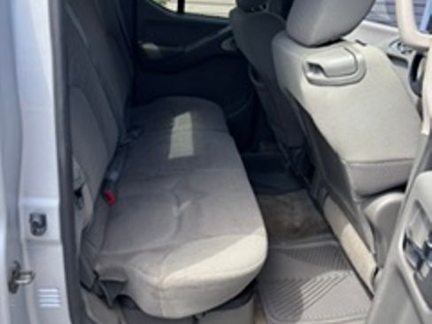 Used 2012 Nissan Frontier SV RWD image 10