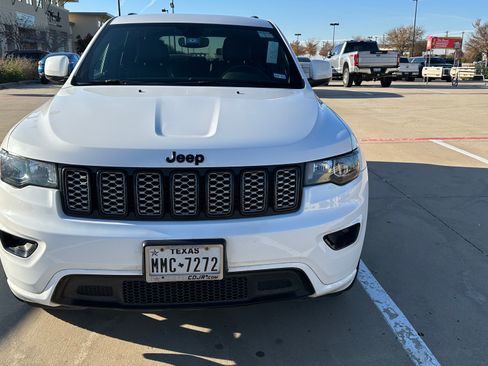 Used 2019 Jeep Grand Cherokee Altitude RWD image 1