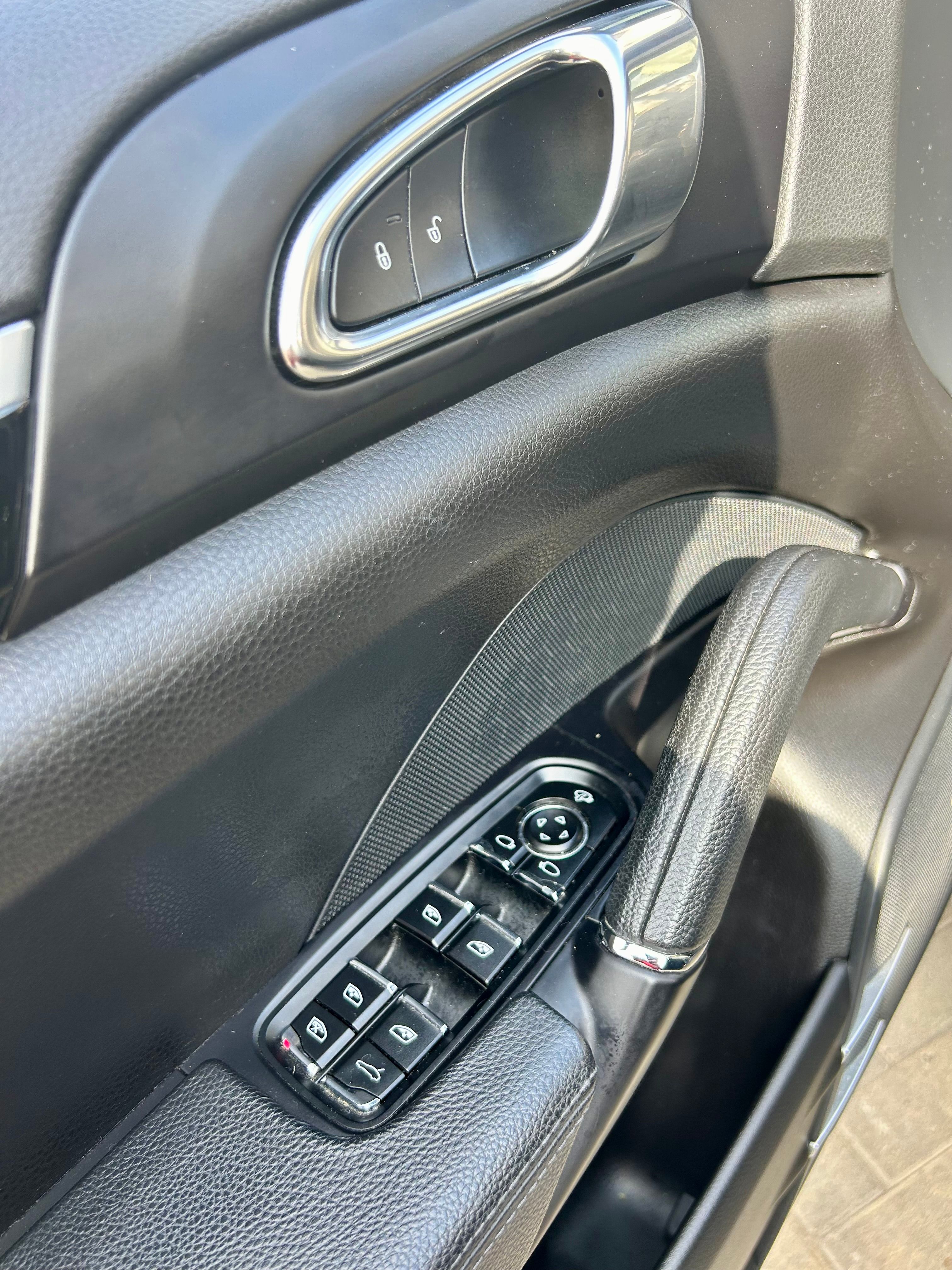Used 2017 Porsche Cayenne Platinum Edition AWD/4WD image 14