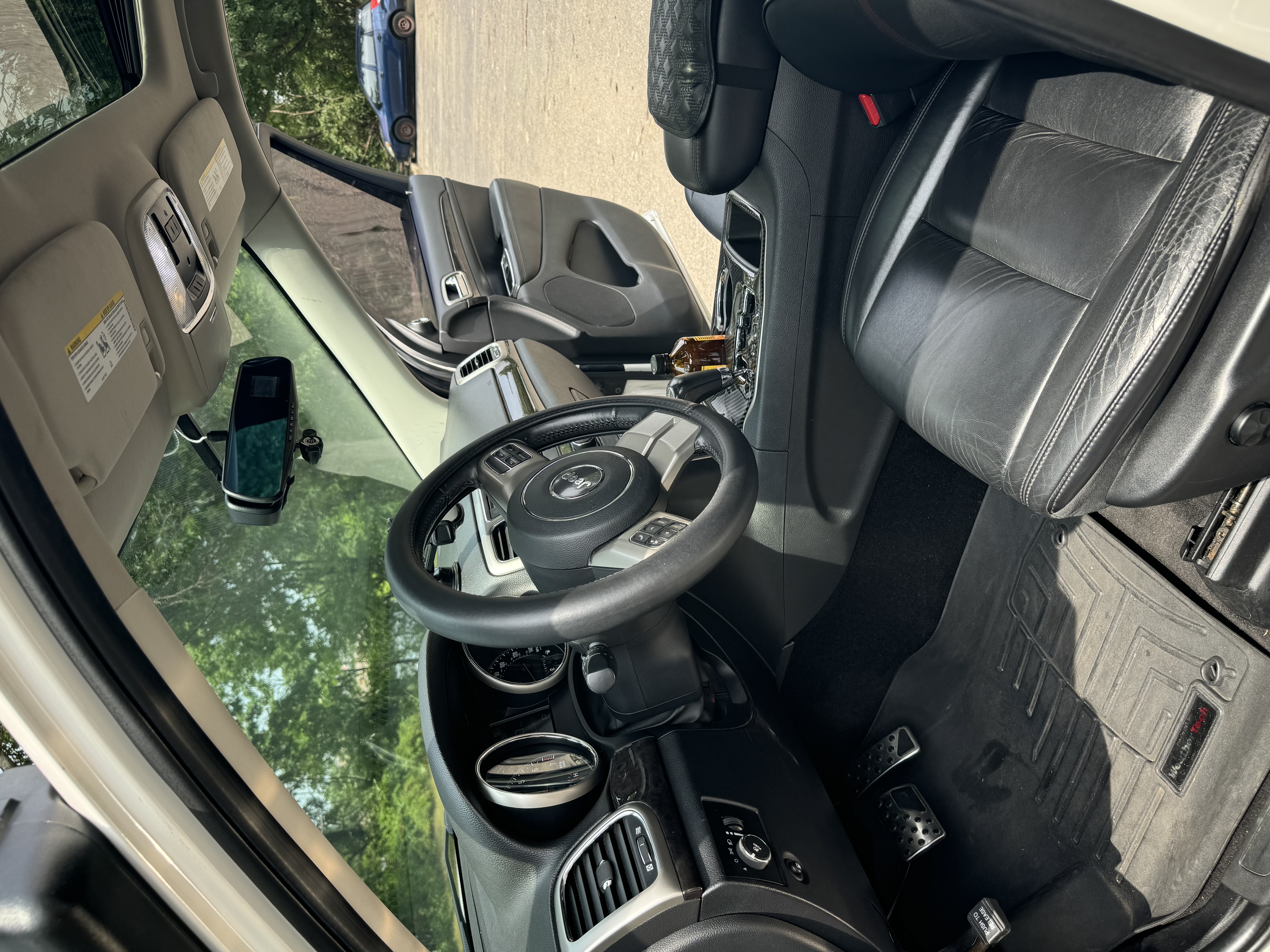 Used 2012 Jeep Grand Cherokee Laredo AWD/4WD image 13